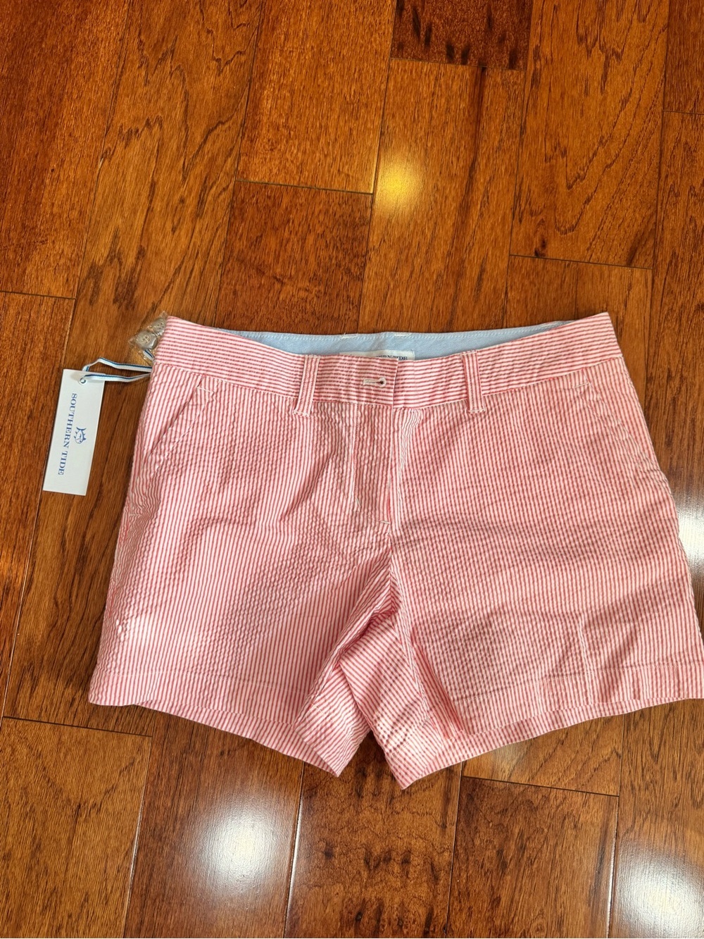 Southern Tide Seersucker Women’s Bermuda Shorts NWT Size 6
M